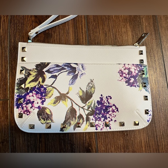 White House Black Market Handbags - NWOT White House Black Market large wristlet/envelope clutch.
